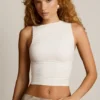 Kirbie Asymmetrisches Tanktop mit Rüschen in Vanille Kirbie Asymmetrisches Tanktop mit Rüschen in Vanille