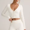 Kiva Modal-Strickjacke mit Rippbündchen in Weiß Kiva Modal-Strickjacke mit Rippbündchen in Weiß