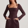 Ksenia Minikleid mit Nadelstreifen und strukturierter A-Linie in Schokoladenbraun Ksenia Minikleid mit Nadelstreifen und strukturierter A-Linie in Schokoladenbraun