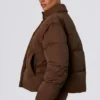 Kurze Daunenjacke mit abnehmbaren Ärmeln in Kakaobraun