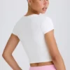 Kurzes T-Shirt aus Stretch-Baumwolljersey mit Grafikprint in Weiß Kurzes T-Shirt aus Stretch-Baumwolljersey mit Grafikprint in Weiß
