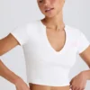 Kurzes T-Shirt aus Stretch-Baumwolljersey mit Grafikprint in Weiß Kurzes T-Shirt aus Stretch-Baumwolljersey mit Grafikprint in Weiß