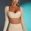 La Desirade Verziertes Crop-Top mit Wasserfallausschnitt in Sand