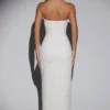 La Rochette Maxikleid mit verziertem Bandeau-Ausschnitt und Wasserfallkragen in Elfenbein La Rochette Maxikleid mit verziertem Bandeau-Ausschnitt und Wasserfallkragen in Elfenbein