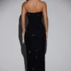 La Rochette Maxikleid mit verziertem Bandeau-Ausschnitt und Wasserfallkragen in Schwarz La Rochette Maxikleid mit verziertem Bandeau-Ausschnitt und Wasserfallkragen in Schwarz