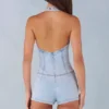 Lalita Playsuit mit Knopfleiste und Neckholder-Ausschnitt aus hellem Denim