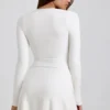 Lana Minikleid aus geripptem Modal mit Spitzenbesatz in Weiß Lana Minikleid aus geripptem Modal mit Spitzenbesatz in Weiß