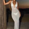 Lanai Maxikleid mit Verzierungen und rückenfreiem Ausschnitt in Weiß Lanai Maxikleid mit Verzierungen und rückenfreiem Ausschnitt in Weiß