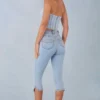 Landon Capri-Jeans aus hellem Denim mit mittlerer Leibhöhe Landon Capri-Jeans aus hellem Denim mit mittlerer Leibhöhe