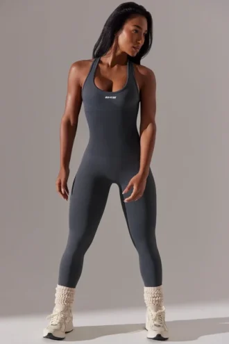 Langer Jumpsuit mit Cut-outs in Grau