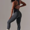 Langer Jumpsuit mit Cut-outs in Grau