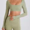 Langärmliges Crop-Top in Matcha Langärmliges Crop-Top in Matcha