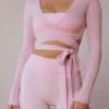 Langärmliges, kurzes Wickel-Oberteil in zartem Rosa
