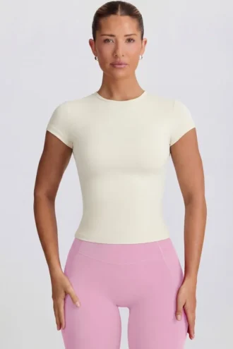 Langärmliges T-Shirt mit Cut-outs in Creme
