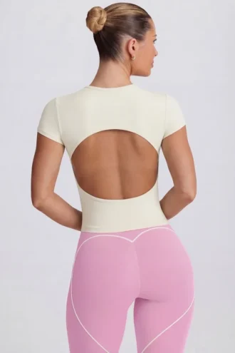 Langärmliges T-Shirt mit Cut-outs in Creme