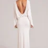 Lani Langarm-Maxikleid mit Drapierung in Elfenbein Lani Langarm-Maxikleid mit Drapierung in Elfenbein