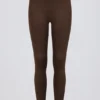Leggings aus gebürstetem Jersey mit Rüschen und mittlerer Leibhöhe in Pecan-Melange Leggings aus gebürstetem Jersey mit Rüschen und mittlerer Leibhöhe in Pecan-Melange