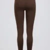 Leggings aus gebürstetem Jersey mit Rüschen und mittlerer Leibhöhe in Pecan-Melange Leggings aus gebürstetem Jersey mit Rüschen und mittlerer Leibhöhe in Pecan-Melange
