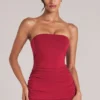 Leni Bandeau-Longline-Oberteil in Kirschrot Leni Bandeau-Longline-Oberteil in Kirschrot