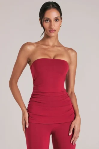 Leni Bandeau-Longline-Oberteil in Kirschrot