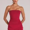 Leni Bandeau-Longline-Oberteil in Kirschrot Leni Bandeau-Longline-Oberteil in Kirschrot