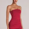 Leni Bandeau-Longline-Oberteil in Kirschrot Leni Bandeau-Longline-Oberteil in Kirschrot