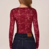 Letizia Langarm-Bodys mit Spitze in Kirschrot Letizia Langarm-Bodys mit Spitze in Kirschrot