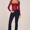 Letizia Langarm-Bodys mit Spitze in Kirschrot Letizia Langarm-Bodys mit Spitze in Kirschrot