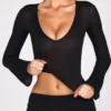Liah Transparentes Jersey-Oberteil mit tiefem Ausschnitt und langen Ärmeln in Schwarz Liah Transparentes Jersey-Oberteil mit tiefem Ausschnitt und langen Ärmeln in Schwarz