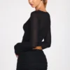 Liah Transparentes Jersey-Oberteil mit tiefem Ausschnitt und langen Ärmeln in Schwarz Liah Transparentes Jersey-Oberteil mit tiefem Ausschnitt und langen Ärmeln in Schwarz