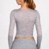 Liah Transparentes Jersey-Plunge-Oberteil mit langen Ärmeln in Grau Liah Transparentes Jersey-Plunge-Oberteil mit langen Ärmeln in Grau