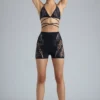 Liberty Bikini-Oberteil mit verzierten Kreuzbändern in Schwarz