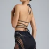 Liberty Bikini-Oberteil mit verzierten Kreuzbändern in Schwarz