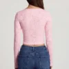 Lioren Transparentes Spitzen-Oberteil mit tiefem Ausschnitt und langen Ärmeln in Rosa Lioren Transparentes Spitzen-Oberteil mit tiefem Ausschnitt und langen Ärmeln in Rosa