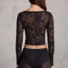 Lioren Transparentes Spitzen-Oberteil mit tiefem Ausschnitt und langen Ärmeln in Schwarz Lioren Transparentes Spitzen-Oberteil mit tiefem Ausschnitt und langen Ärmeln in Schwarz