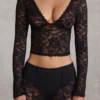 Lioren Transparentes Spitzen-Oberteil mit tiefem Ausschnitt und langen Ärmeln in Schwarz Lioren Transparentes Spitzen-Oberteil mit tiefem Ausschnitt und langen Ärmeln in Schwarz