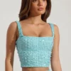 Lirael Crop-Top mit Verzierungen und quadratischem Ausschnitt in Aquablau Lirael Crop-Top mit Verzierungen und quadratischem Ausschnitt in Aquablau