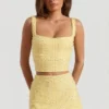 Lirael Crop-Top mit Verzierungen und quadratischem Ausschnitt in Gelb Lirael Crop-Top mit Verzierungen und quadratischem Ausschnitt in Gelb
