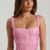 Lirael Crop-Top mit Verzierungen und quadratischem Ausschnitt in Rosa Lirael Crop-Top mit Verzierungen und quadratischem Ausschnitt in Rosa