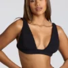 Loungewear-Bralette mit V-Ausschnitt aus Fleece in Schwarz Loungewear-Bralette mit V-Ausschnitt aus Fleece in Schwarz