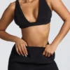 Loungewear-Bralette mit V-Ausschnitt aus Fleece in Schwarz Loungewear-Bralette mit V-Ausschnitt aus Fleece in Schwarz