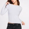 Luisa geripptes Modal-Oberteil mit Rüschen und langen Ärmeln in Grau Luisa geripptes Modal-Oberteil mit Rüschen und langen Ärmeln in Grau