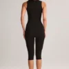 Luma Modal-Bodycon-Capri-Jumpsuit mit quadratischem Ausschnitt in Schwarz Luma Modal-Bodycon-Capri-Jumpsuit mit quadratischem Ausschnitt in Schwarz