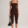 Luma Modal-Bodycon-Capri-Jumpsuit mit Rundhalsausschnitt in Schokoladenbraun Luma Modal-Bodycon-Capri-Jumpsuit mit Rundhalsausschnitt in Schokoladenbraun
