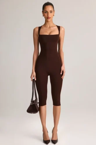 Luma Modal-Bodycon-Capri-Jumpsuit mit Rundhalsausschnitt in Schokoladenbraun Luma Modal-Bodycon-Capri-Jumpsuit mit Rundhalsausschnitt in Schokoladenbraun