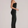 Lumi Mid-Rise Fitted Trousers in Schwarz Lumi Mid-Rise Fitted Trousers in Schwarz