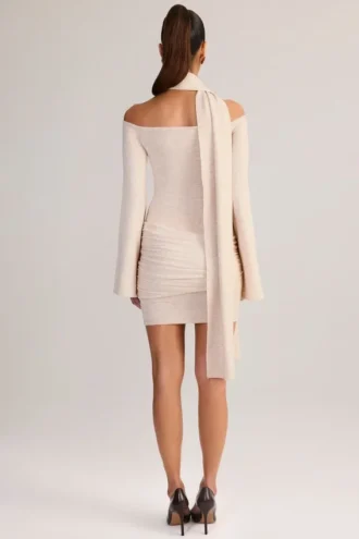 Luzia Minikleid mit Strick-Schal-Detail und schulterfreiem Ausschnitt in Creme