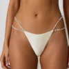 Mabe Bikinihosen mit Perlenverzierung und doppelten Trägern in Perlweiß Mabe Bikinihosen mit Perlenverzierung und doppelten Trägern in Perlweiß
