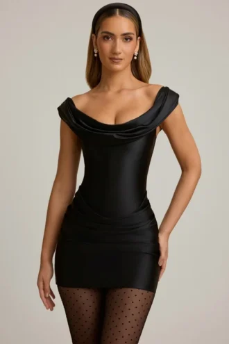 Maeve Satin-Minikleid mit drapierten Off-Shoulder-Ärmeln in Schwarz