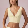 Magda Crop-Oberteil mit Schleifendetail in zitronengelben Streifen Magda Crop-Oberteil mit Schleifendetail in zitronengelben Streifen